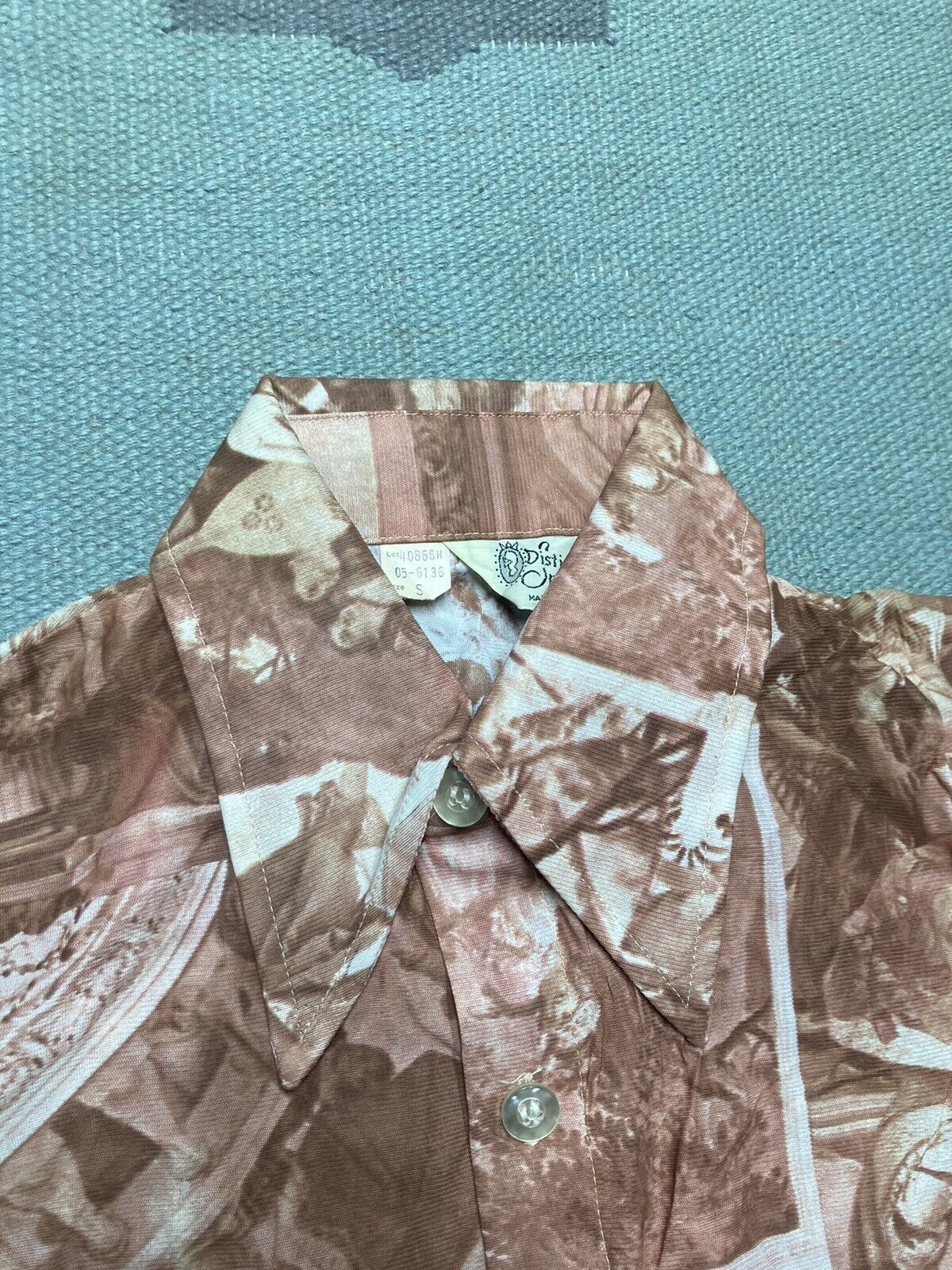 Vtg 60s 70s picture print shirt disco dagger collar small