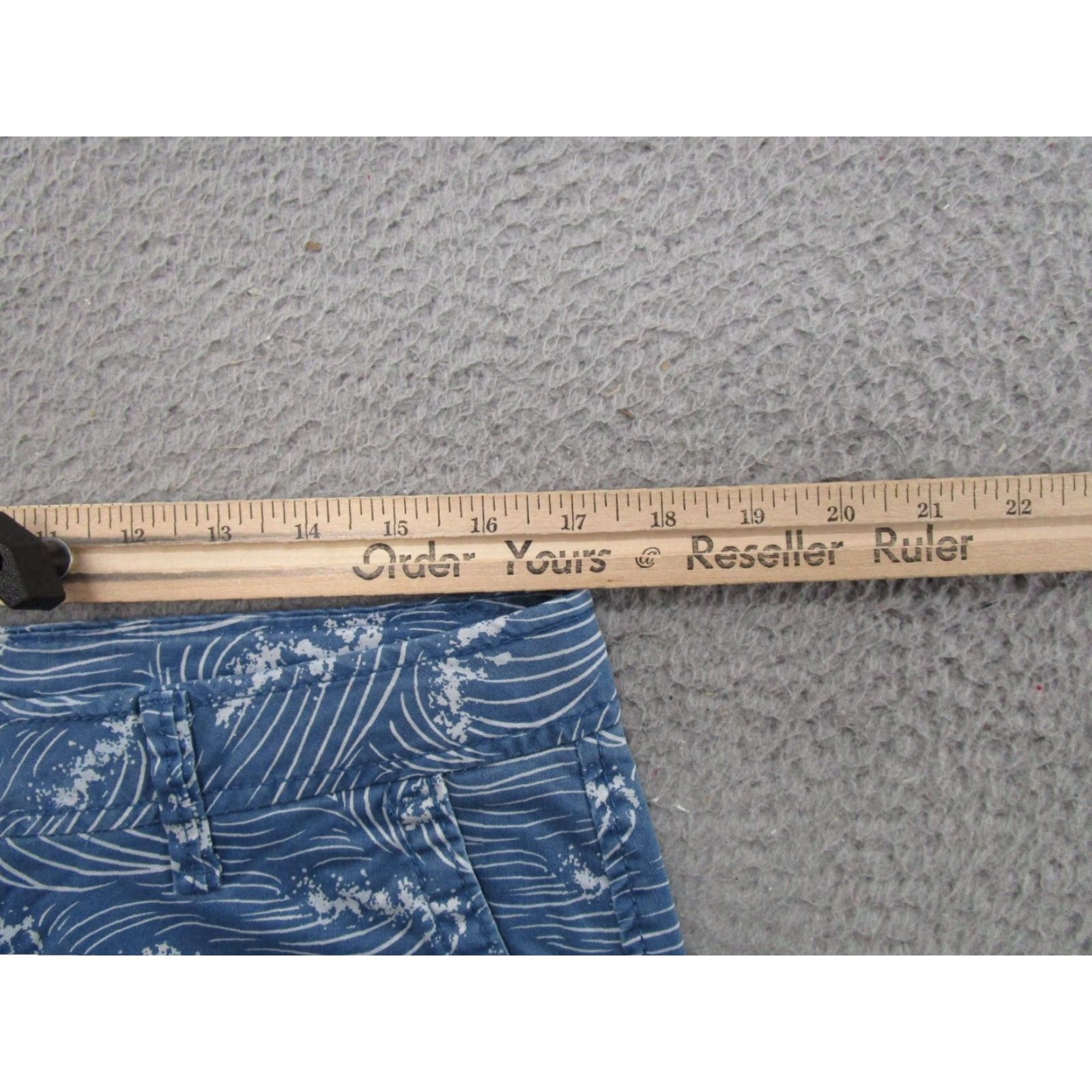 Vintage Aéropostale Men Blue Waves Geometric Chino Outdoors Shorts Beach Size 32 Men Size US 32 / EU 48 - 4 Thumbnail