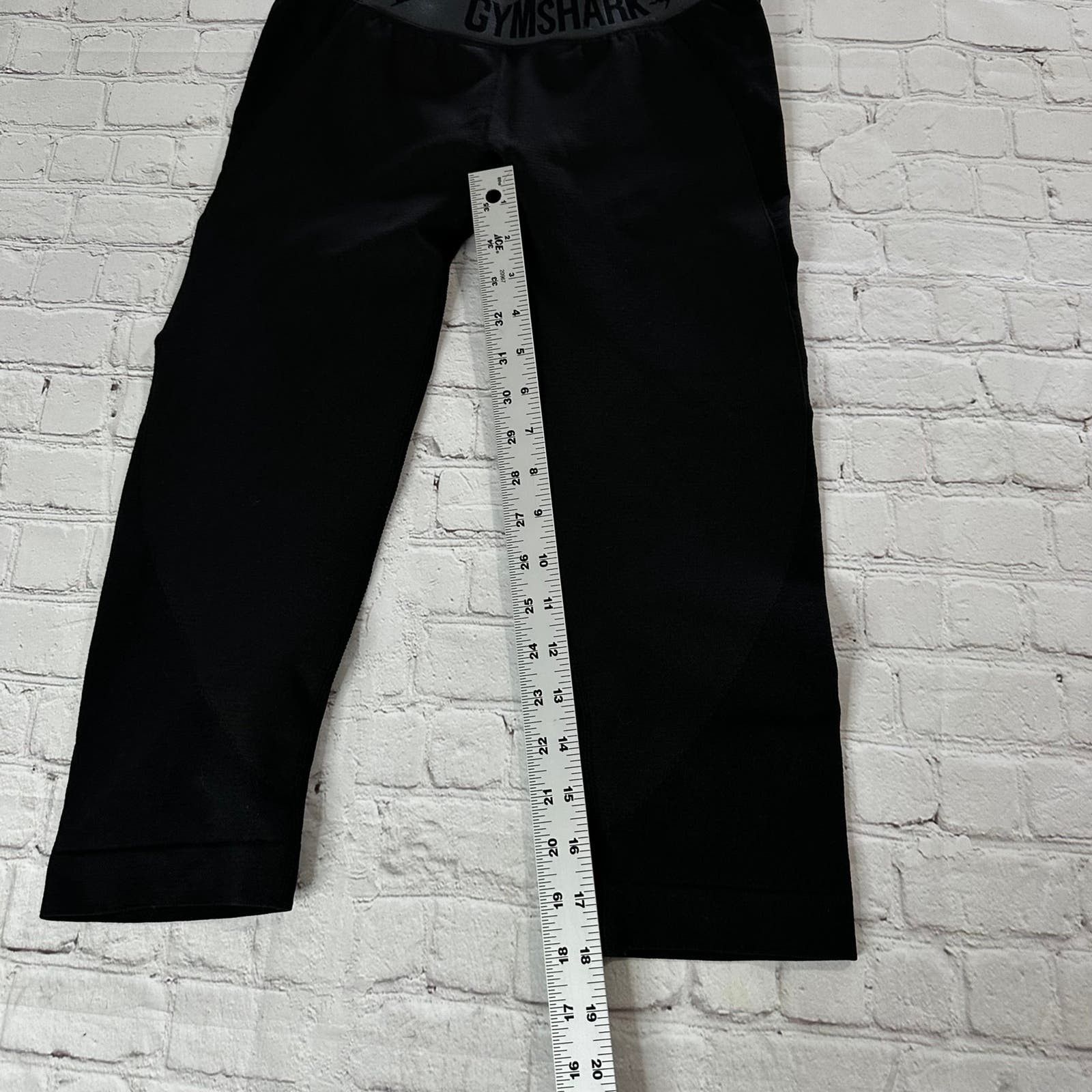 Gymshark Gymshark leggings size small Size 28" / US 6 / IT 42 - 6 Thumbnail