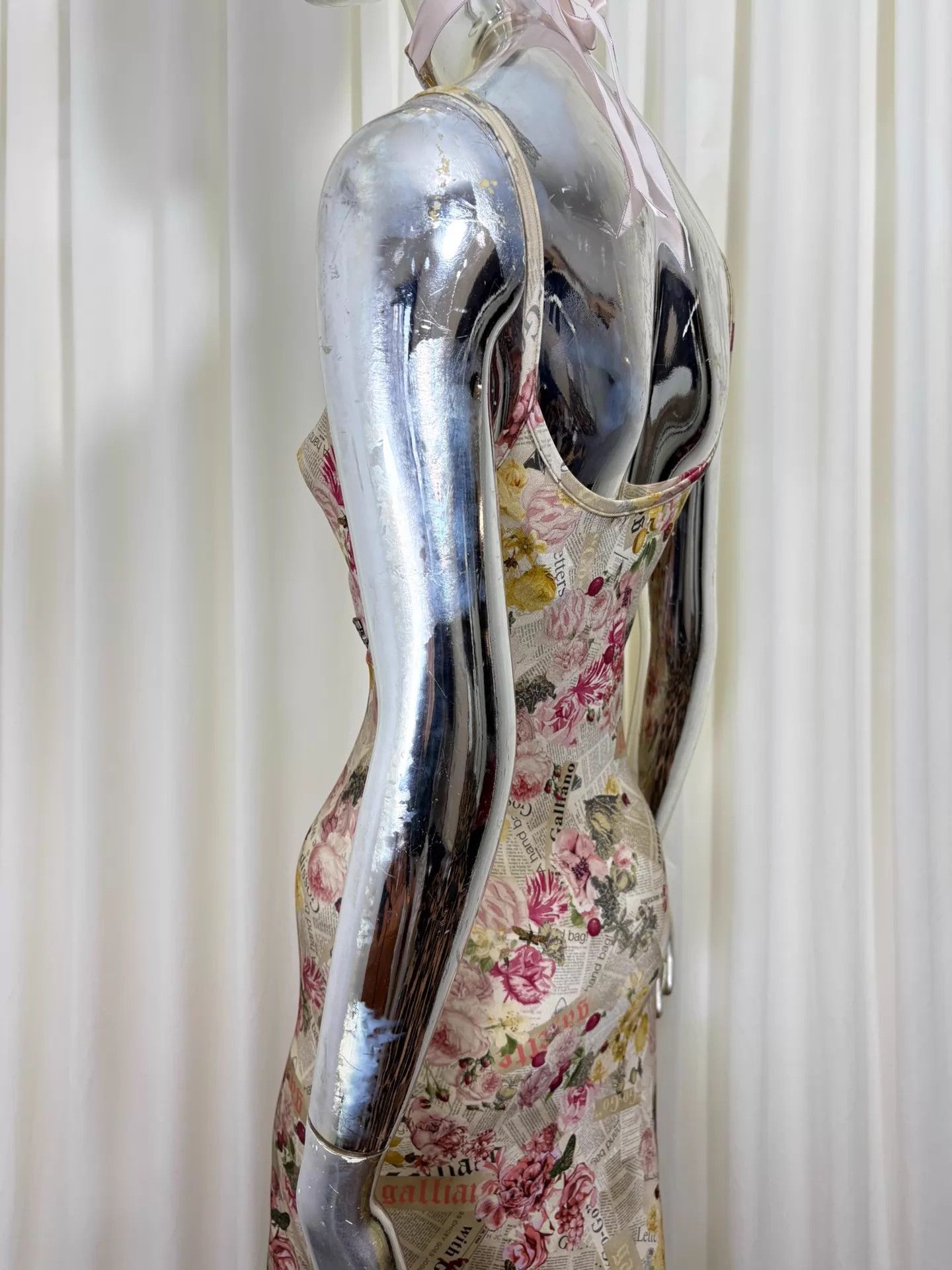 John Galliano John Galliano Vintage Newspaper Print Rose Side Slit Dress Size XS / US 0-2 / IT 36-38 - 6 Thumbnail