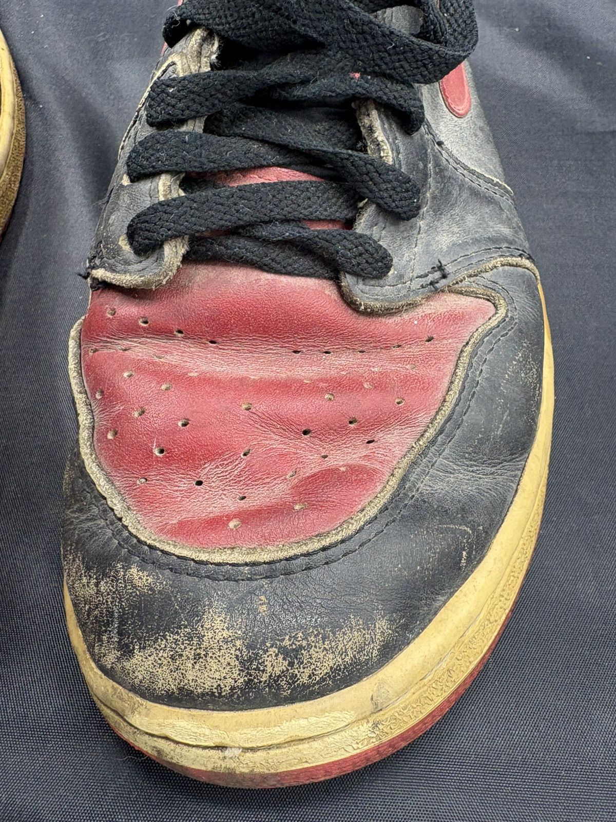 Jordan Brand 1985 Original Nike Air Jordan 1 Black Red BANNED (OFFER) Size US 9 / EU 42 - 10 Thumbnail