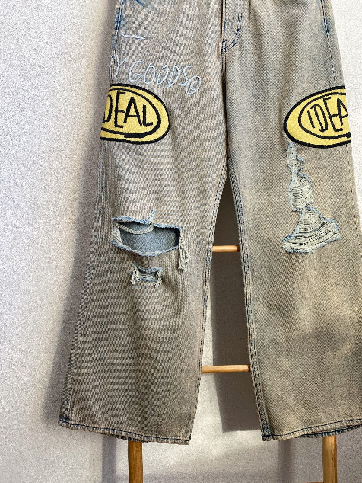 H&M × Jean-Michel Basquiat × Who Decides War Who Decides War bootcut loose jeans H&M x Basquiat x Ev&Tela Size US 31 - 8 Thumbnail