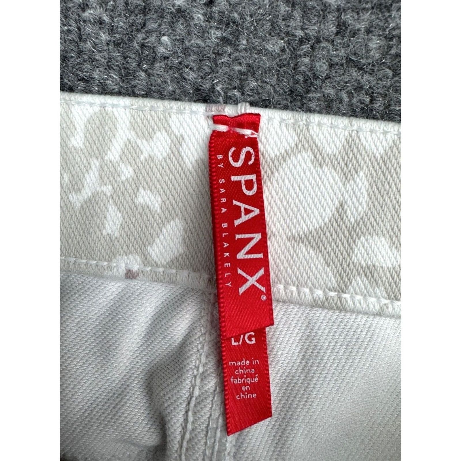Spanx Spanx Pull On Jeans Women's L Gray Pink Floral Print Hi Rise Cropped Size 36" / US 14 / IT 50 - 2 Thumbnail