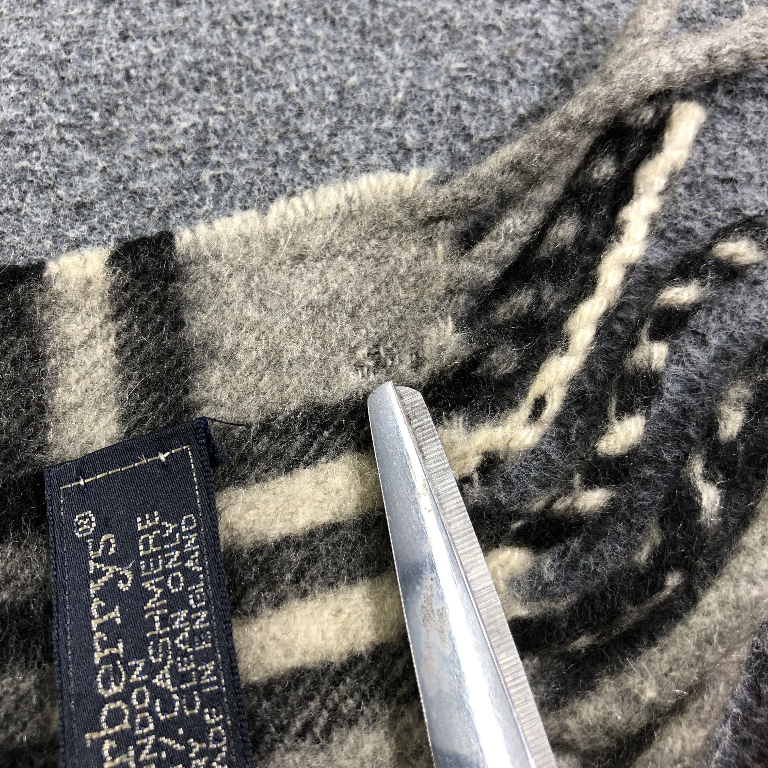 Burberry Burberrys Nova Check Grey Cashmere Scarf Muffler V1763 Size ONE SIZE - 5 Thumbnail