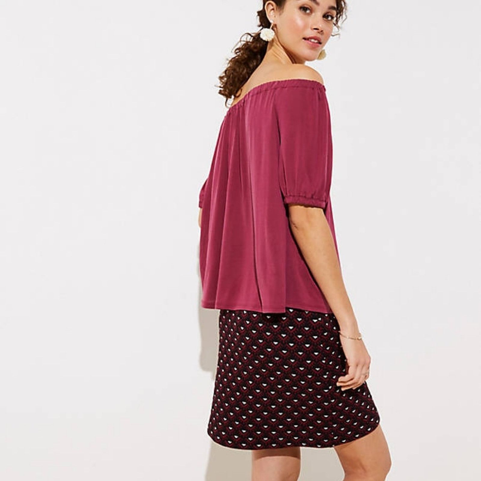 Loft LOFT Blush Red Short Off Shoulder Sleeve Top Size S / US 4 / IT 40 - 2 Thumbnail
