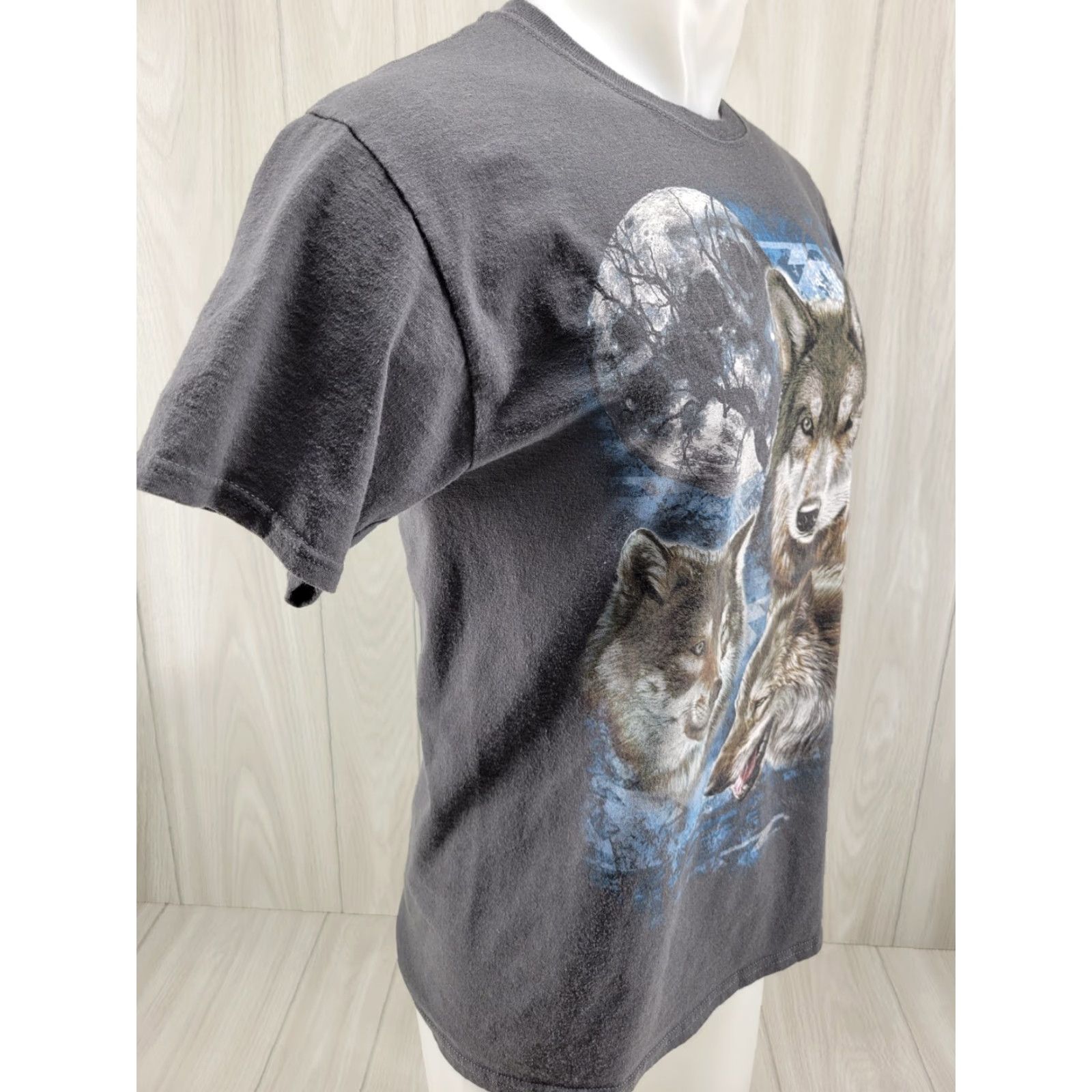 Jerzees VINTAGE 90s Wolves Moon Mens T-Shirt Regular Fit Short Sleeve Gray Wolf Pack Graphic Tee Jerzees Cotton Size US M / EU 48-50 / 2 - 4 Thumbnail