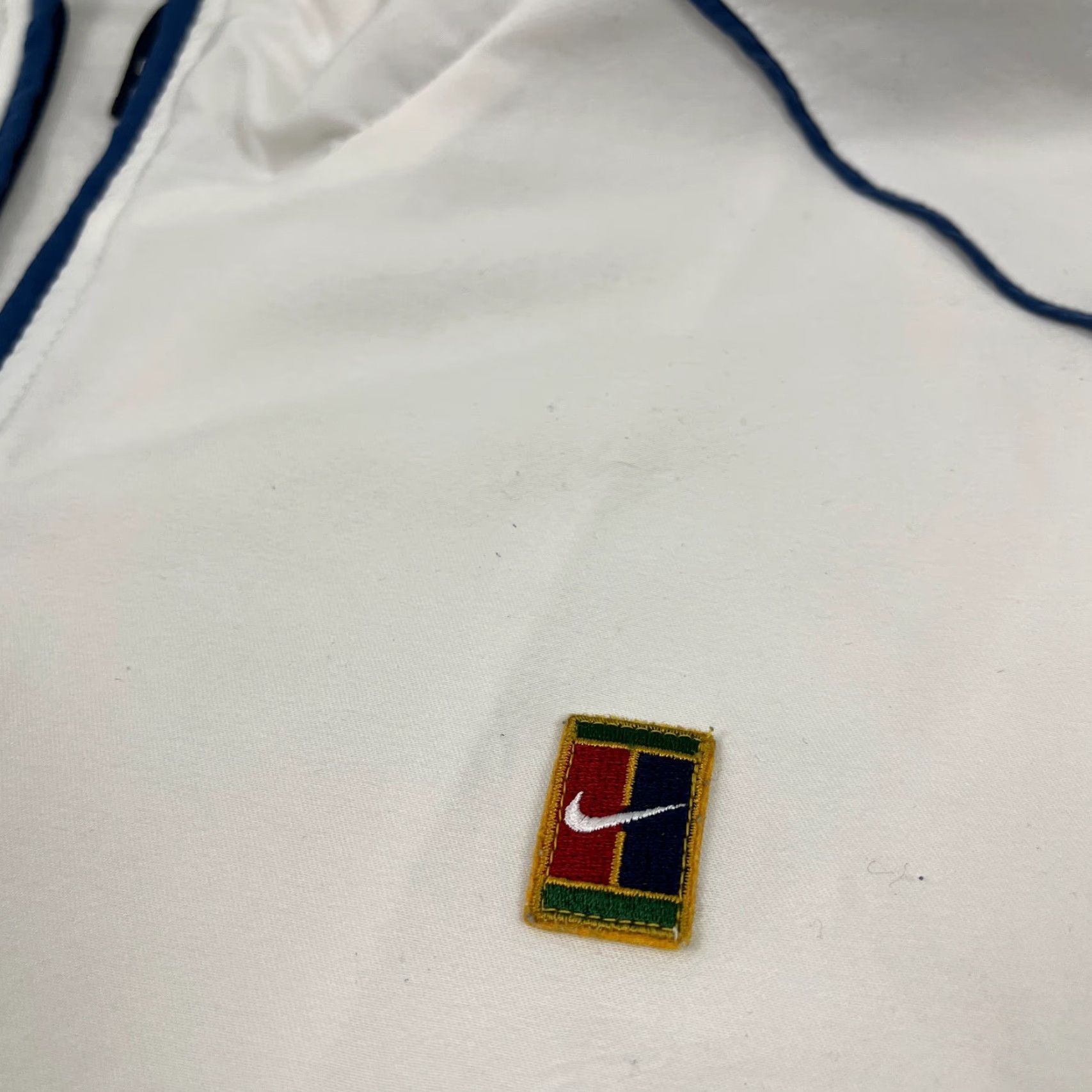 Nike VINTAGE Nike Court Tennis Jacket Mens XL White Blue 90s Retro Swoosh Full Zip Windbreaker Regular Wear Size US XL / EU 56 / 4 - 2 Thumbnail