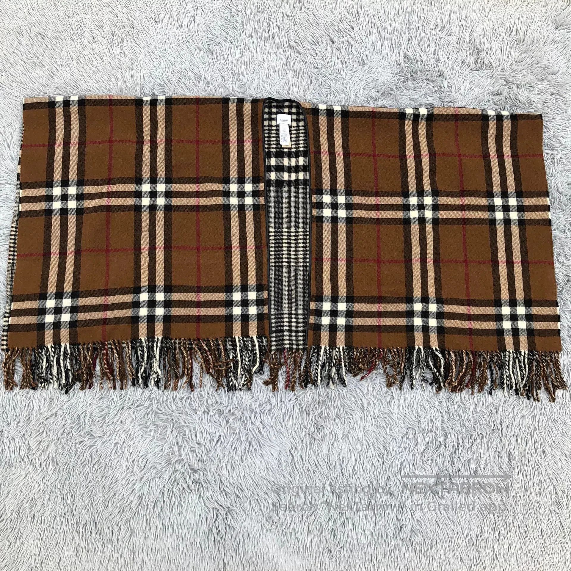 Burberry Burberry Plaid Wool Wrap Cape Scarf. Size ONE SIZE - 8 Thumbnail