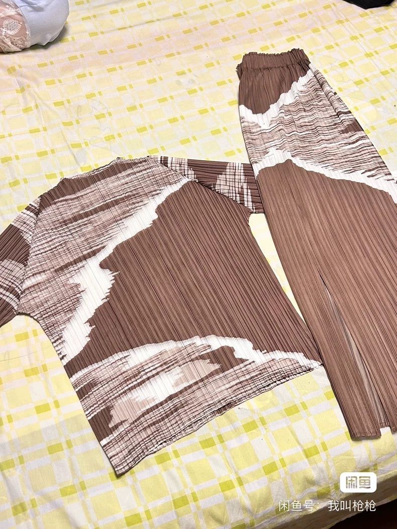 Issey Miyake Issey Miyake size:2 Brown pleated short-sleeved shirt Size XS / US 0-2 / IT 36-38 - 1 Thumbnail