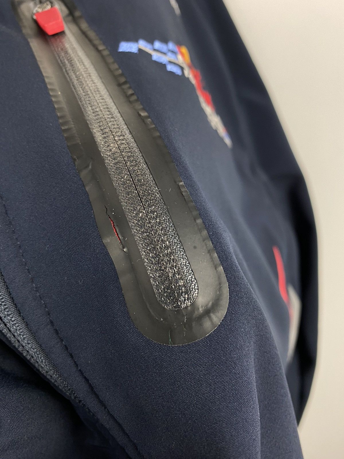 Red Bull Red Bull Infinity Softshell Racing Jacket F1 BMW Honda Size US XL / EU 56 / 4 - 10 Thumbnail