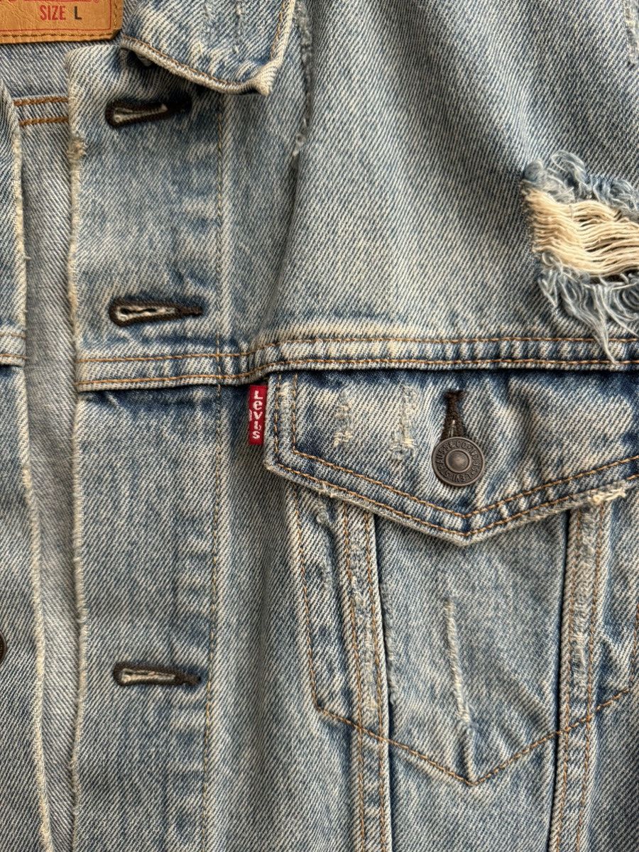 Levi's Levi’s Distressed Denim Jacket Size US L / EU 52-54 / 3 - 2 Thumbnail