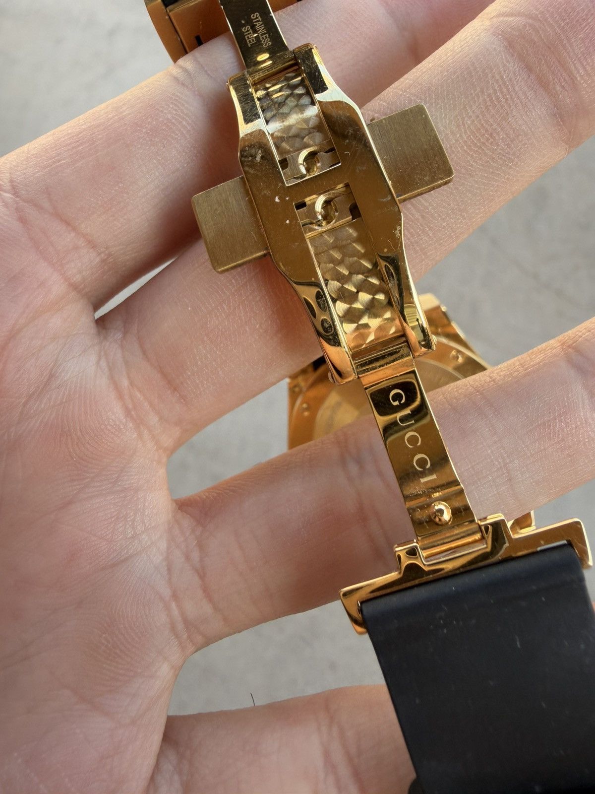 Gucci Gucci Dive Watch 559817 – Gold / Black (Rubber Strap) Size ONE SIZE - 9 Thumbnail