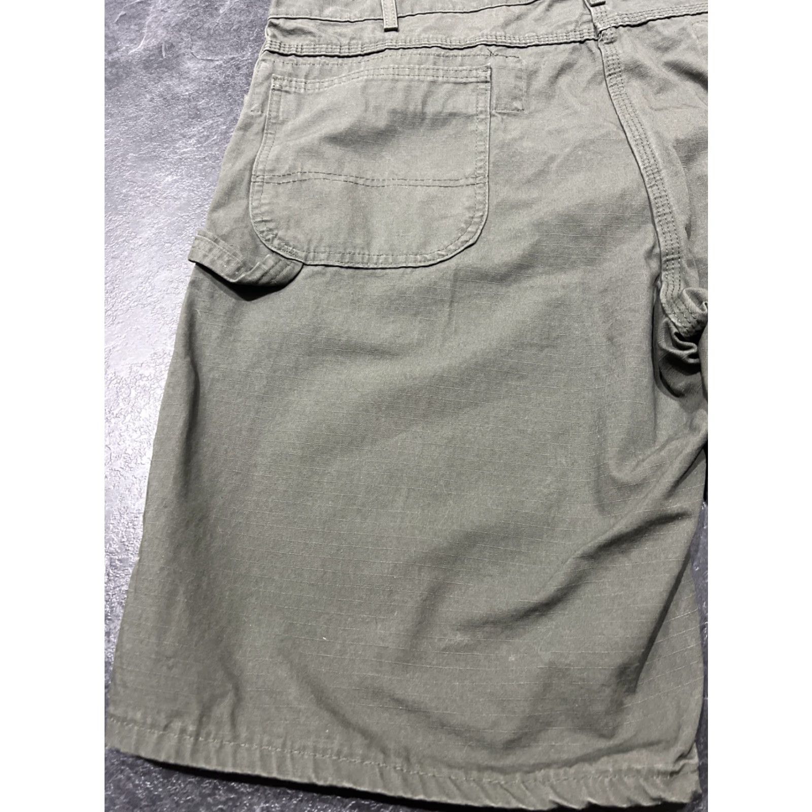 Dickies VINTAGE Dickies Mens Cargo Shorts 42 Green Carpenter Painter Utility Y2K Mens 42 Green Cargo Shorts Cotton Polyester Cotton Blend Ready to wear Size US 42 / EU 58 - 3 Thumbnail