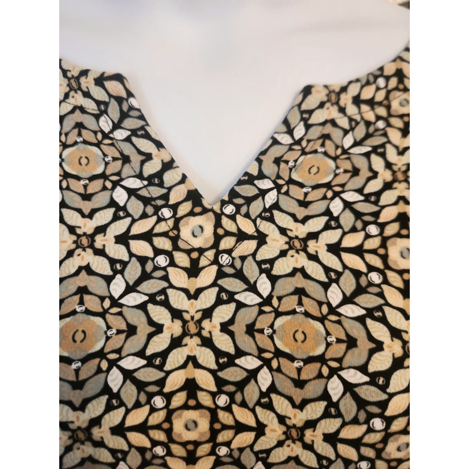 Croft & Barrow Croft & Barrow Blouse Floral Geometric V-Neck Short Sleeve Top Womens 2X Multicolor Casual Shirt Blouse Womens Plus Size XX- Large? Size XXL / US 16-18 / IT 52-54 - 2 Thumbnail