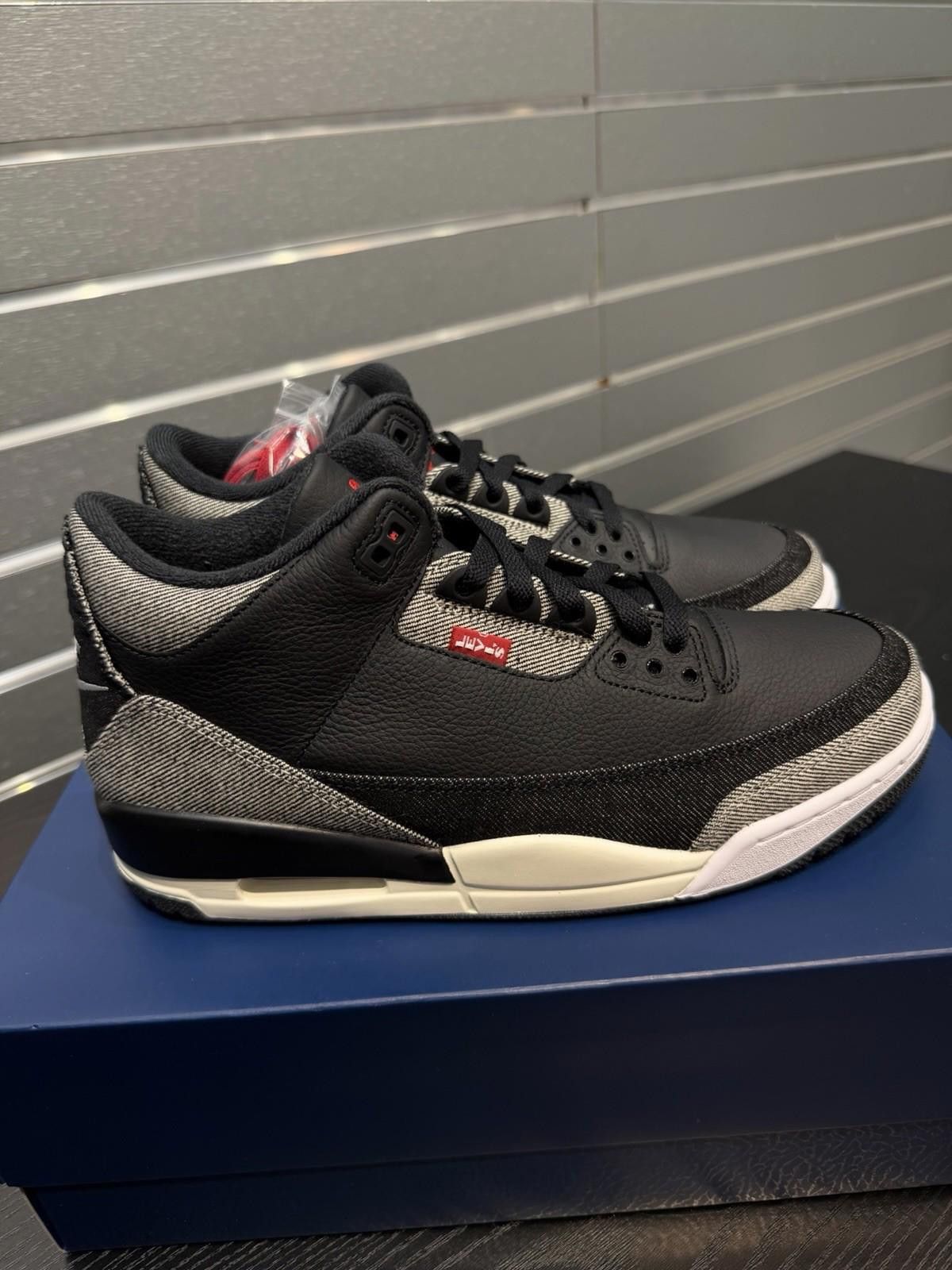 Jordan Brand Nike Air Jordan 3 Retro Levi’s Black IR0914-400 Men’s(9.5) Size US 9.5 / EU 42-43 - 7 Thumbnail