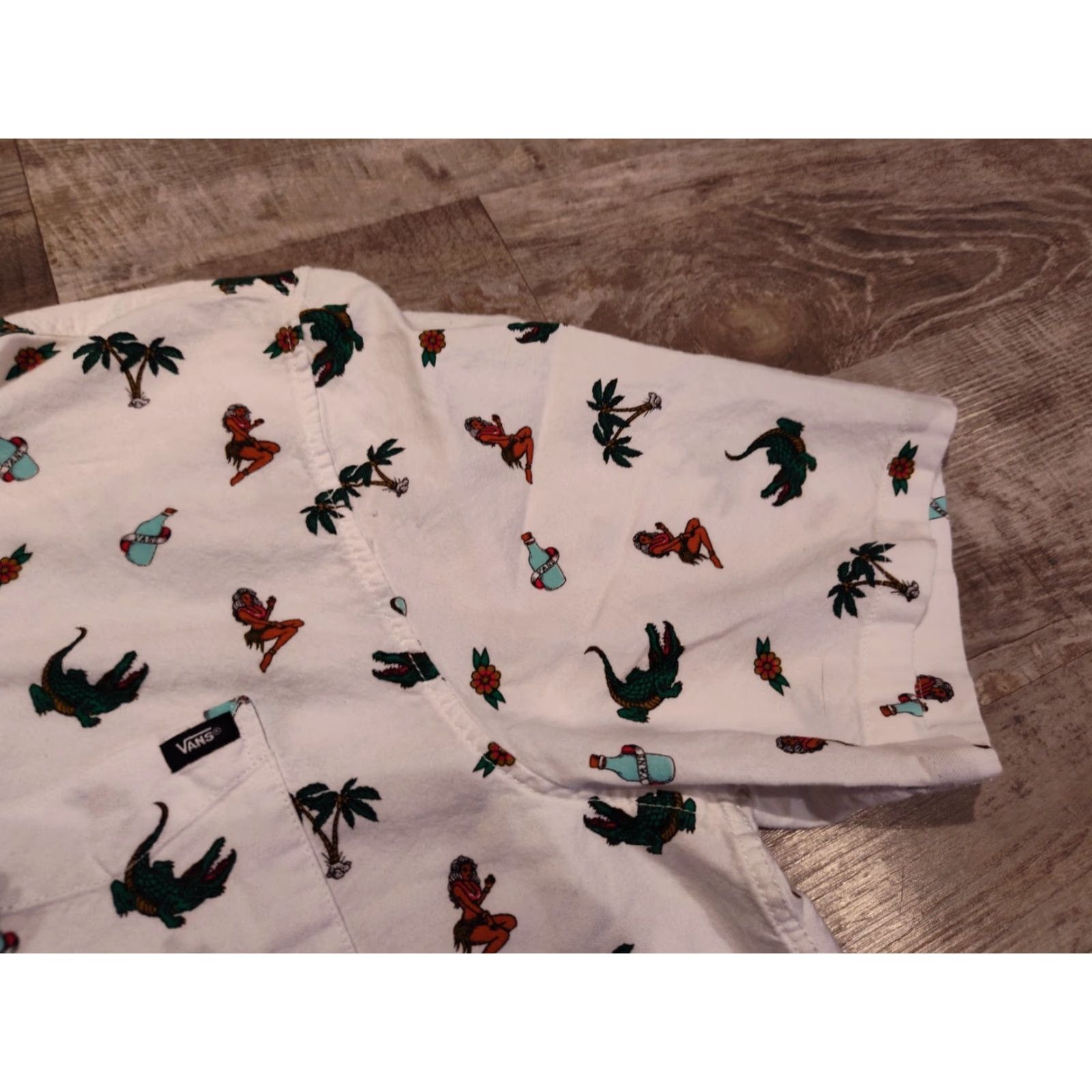 Vans VINTAGE Vans Beach Button-Down Shirt Adult XL White Short Sleeve Men’s Button-Up Shirt Beach 90s style Mens Size US XL / EU 56 / 4 - 6 Thumbnail