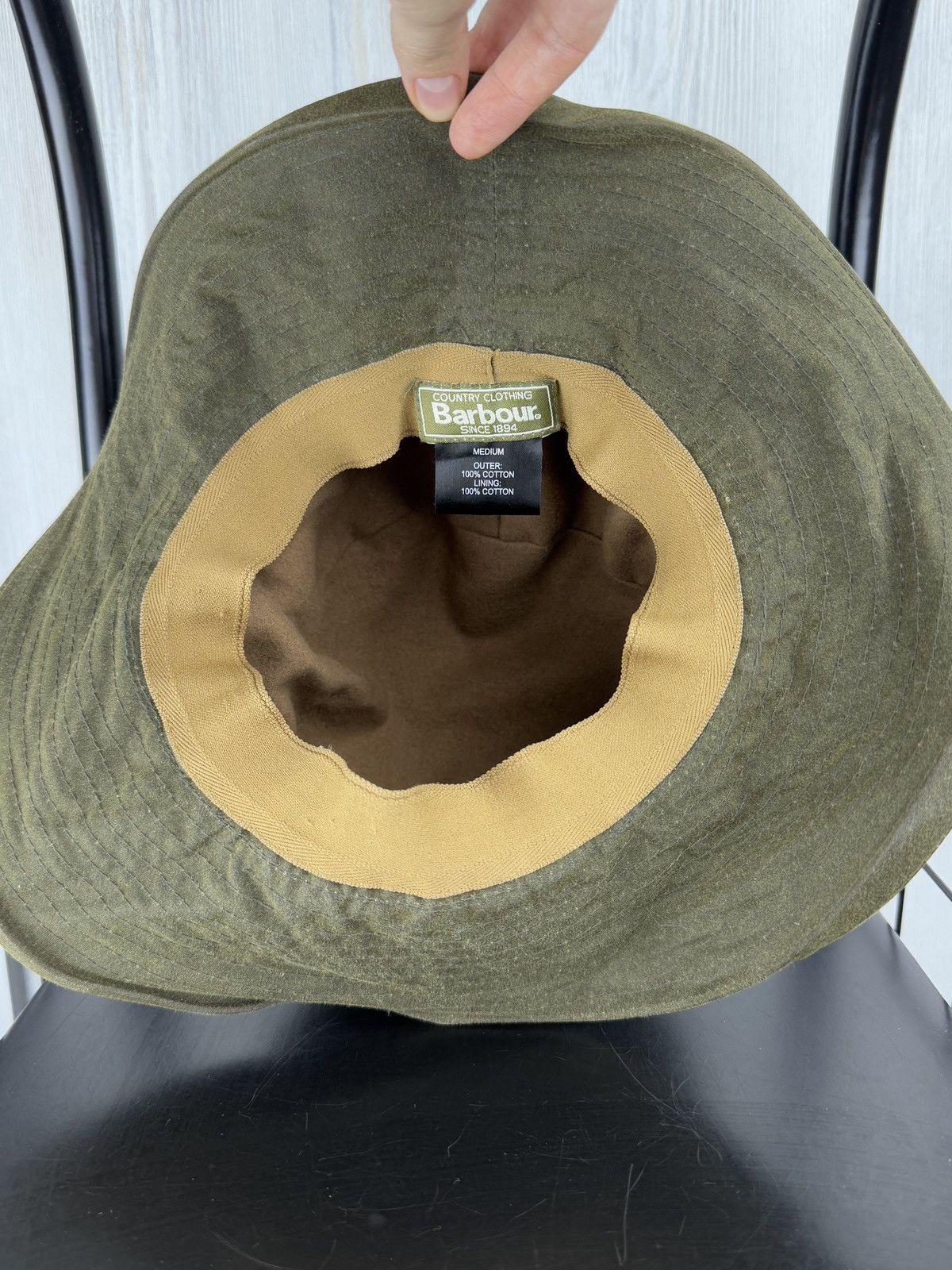 Barbour waxed cotton khaki green bucket hat size M