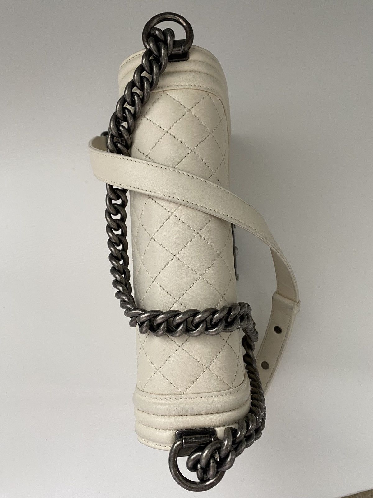 Chanel Authentic Chanel Medium Boy Quilted Bag Size ONE SIZE - 5 Thumbnail