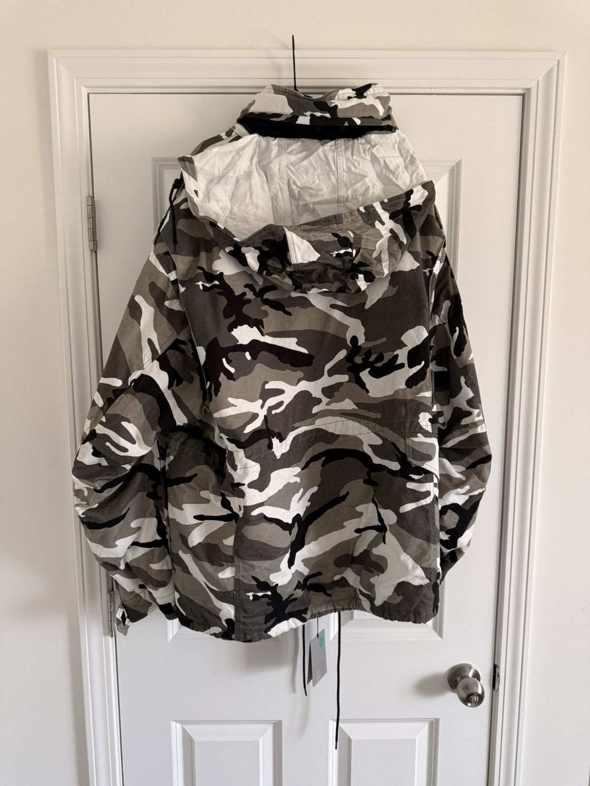 Balenciaga Fall 2021 Off-Shoulder Camo Military Parka Size US XS / EU 42 / 0 - 4 Thumbnail