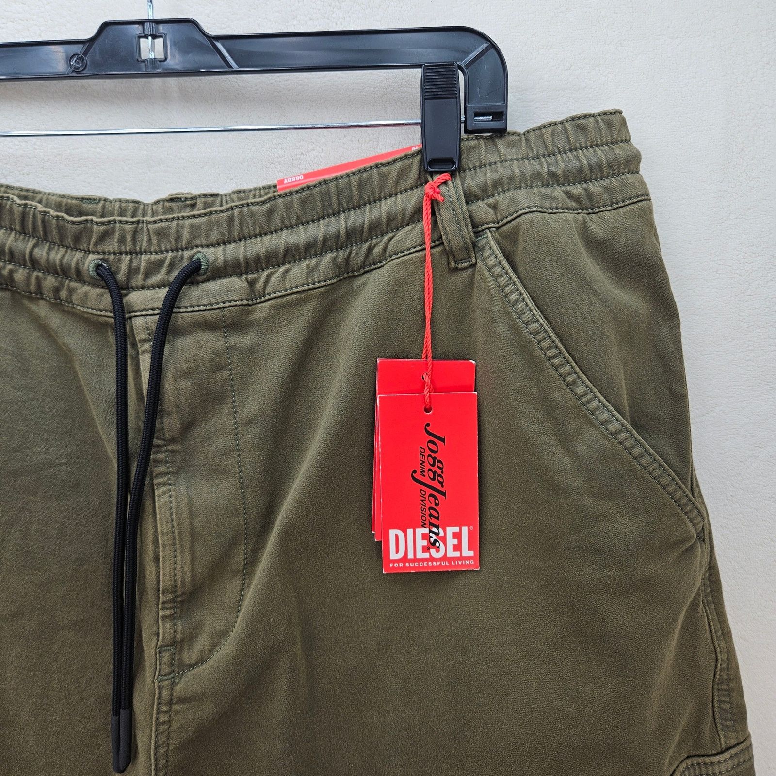 Diesel DIESEL MEN'S 40 D-KROOLEY CARGO SHORTS MILITARY GREEN $325 Size US 40 / EU 56 - 2 Thumbnail