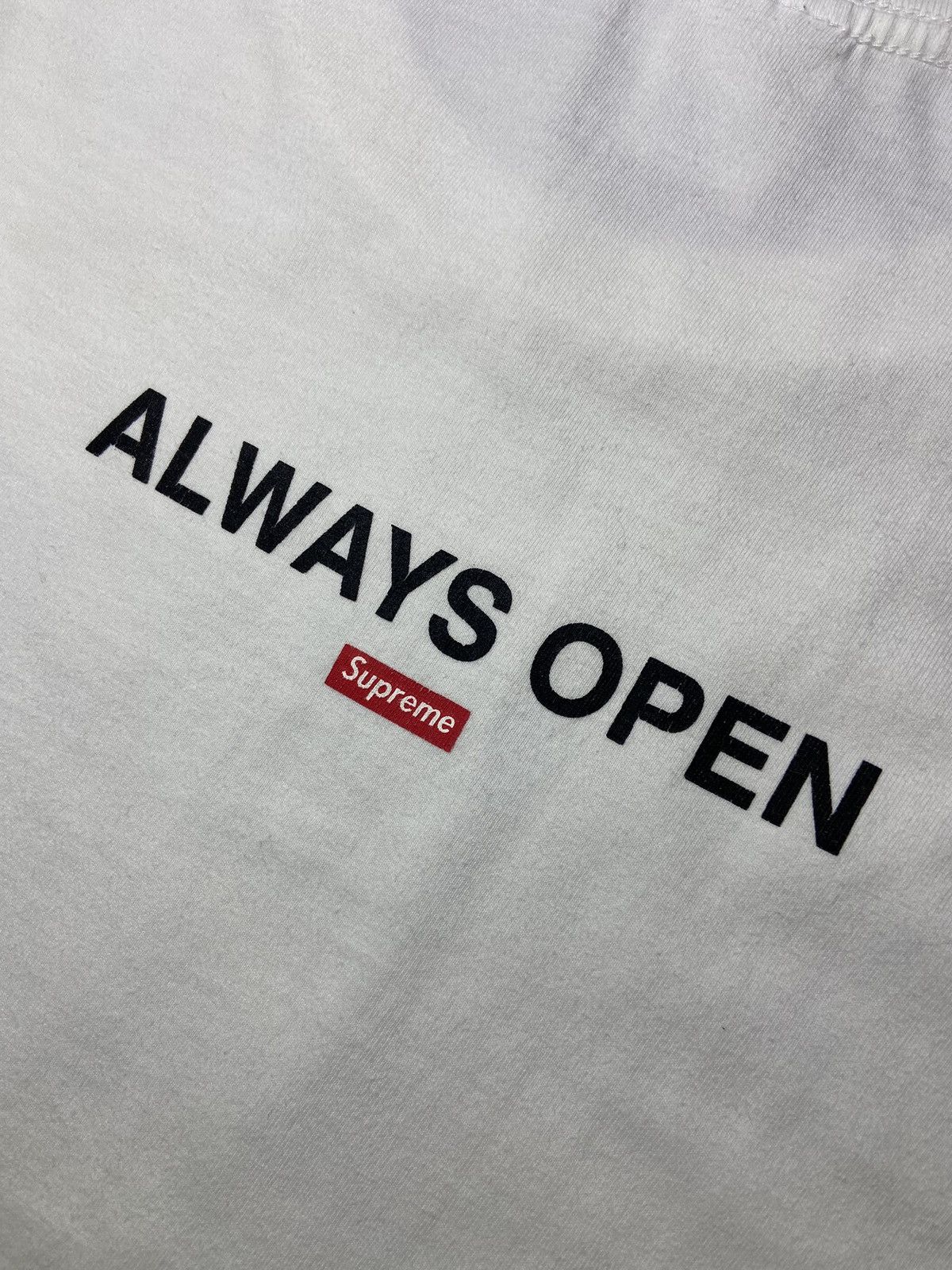 Supreme 💥Supreme white printed logo t-shirt‼️ Size US L / EU 52-54 / 3 - 11 Thumbnail