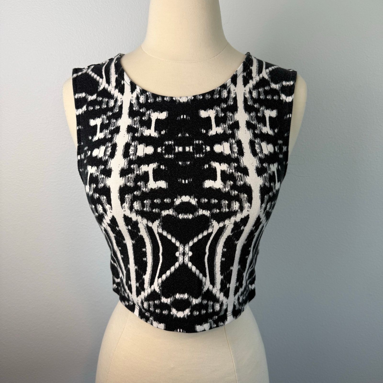 Express Express Tribal Pattern Cropped Muscle Shirt, Sz S Size S / US 4 / IT 40 - 1 Thumbnail