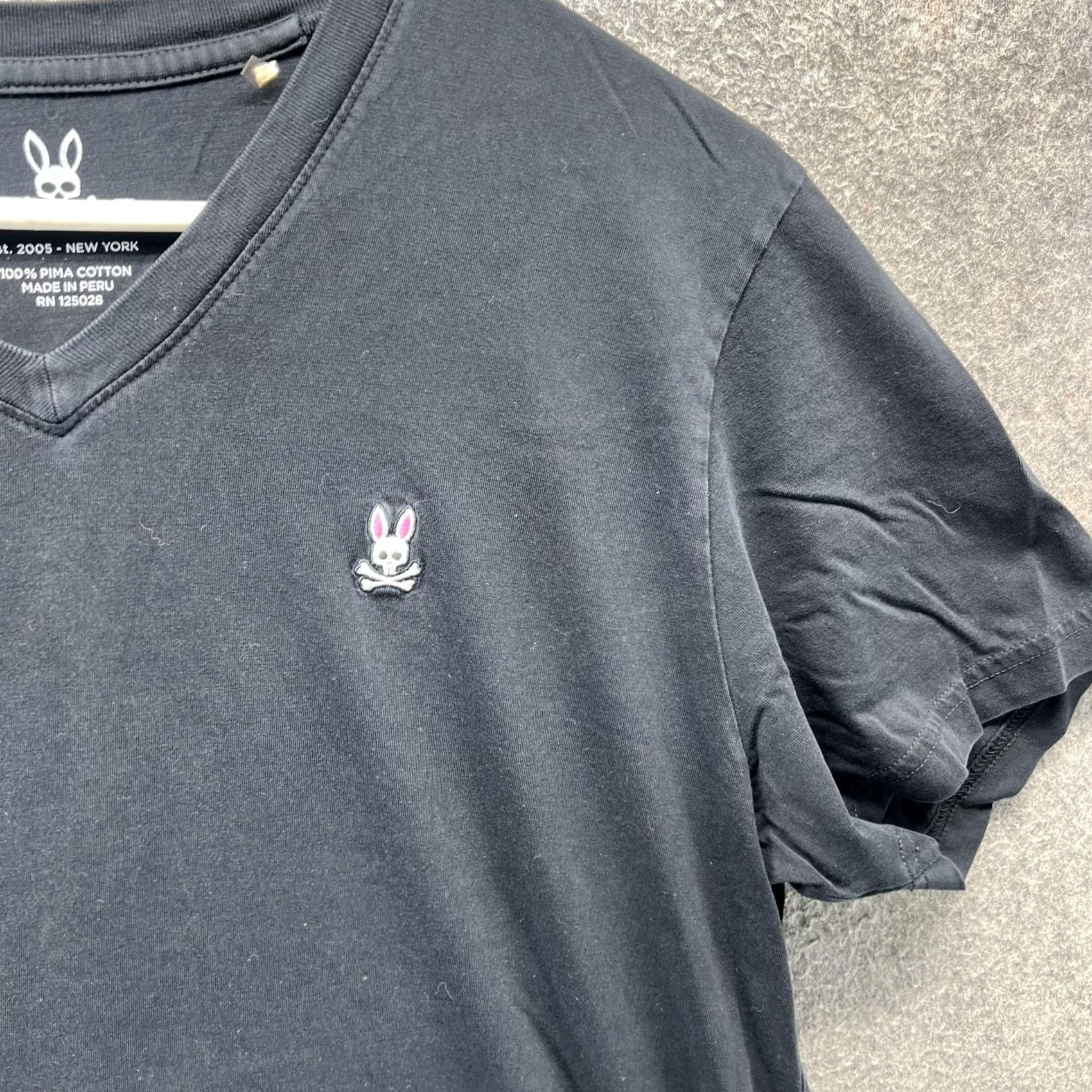 Psycho Bunny Psycho Bunny Shirt Mens M Black V-Neck Pima Cotton Skull Logo Tee Casual 5 Mens Regular Short Sleeve Shirt Womens? Size US M / EU 48-50 / 2 - 4 Thumbnail