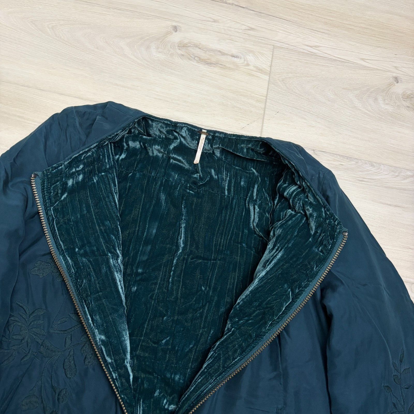 Free People FREE PEOPLE 100% SILK Cropped Velvet Lined Bomber Jacket XS Size XS / US 0-2 / IT 36-38 - 7 Thumbnail