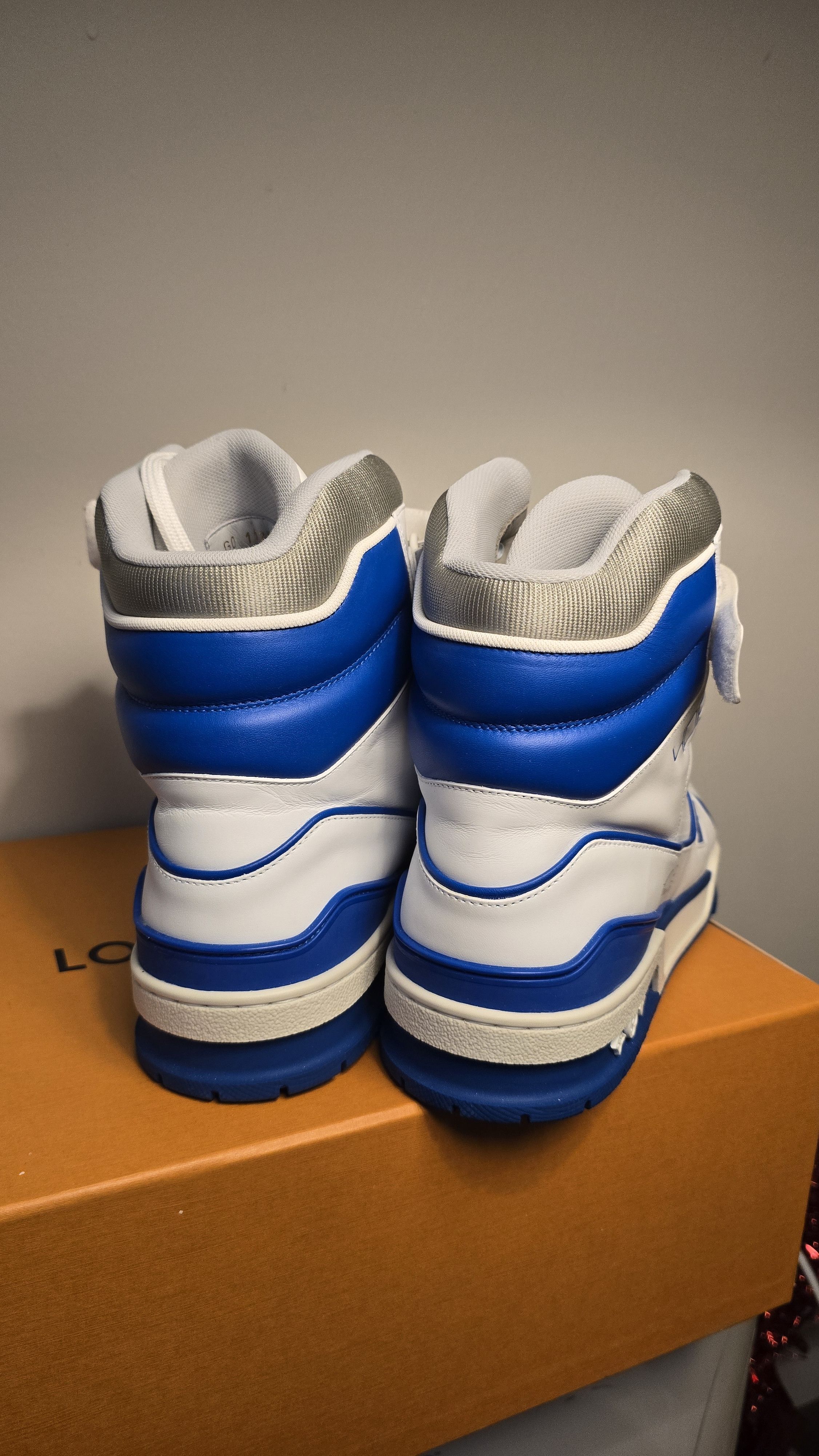 Louis Vuitton 100% Auth Louis Vuitton Trainer Hi-Top Blue/Wh - Size 10 LV Size US 11 / EU 44 - 8 Thumbnail