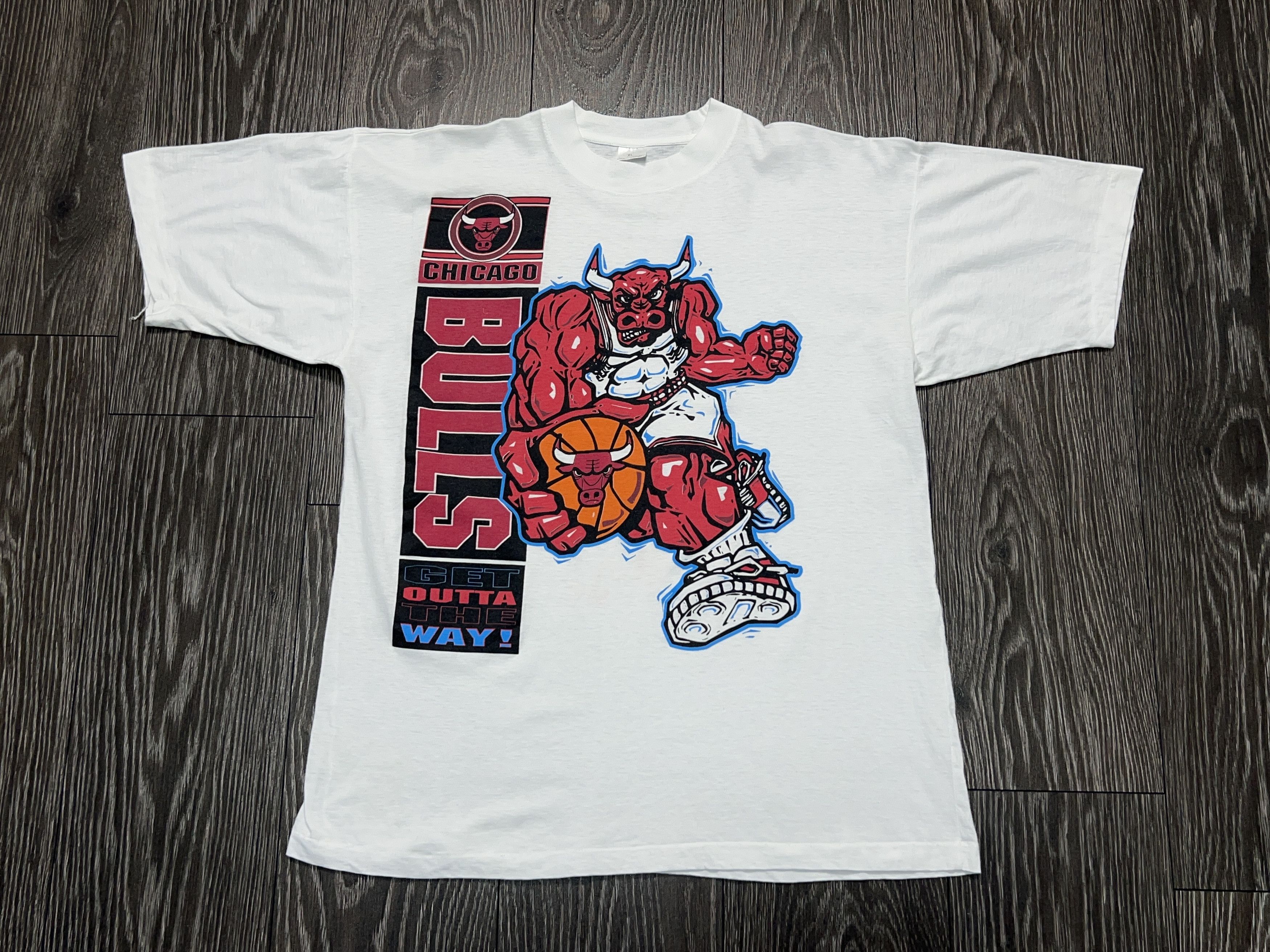Vintage 1990s NBA Chicago Bulls Basketball Big Logo T Shirt White XL Size US XL / EU 56 / 4 - 1 Thumbnail