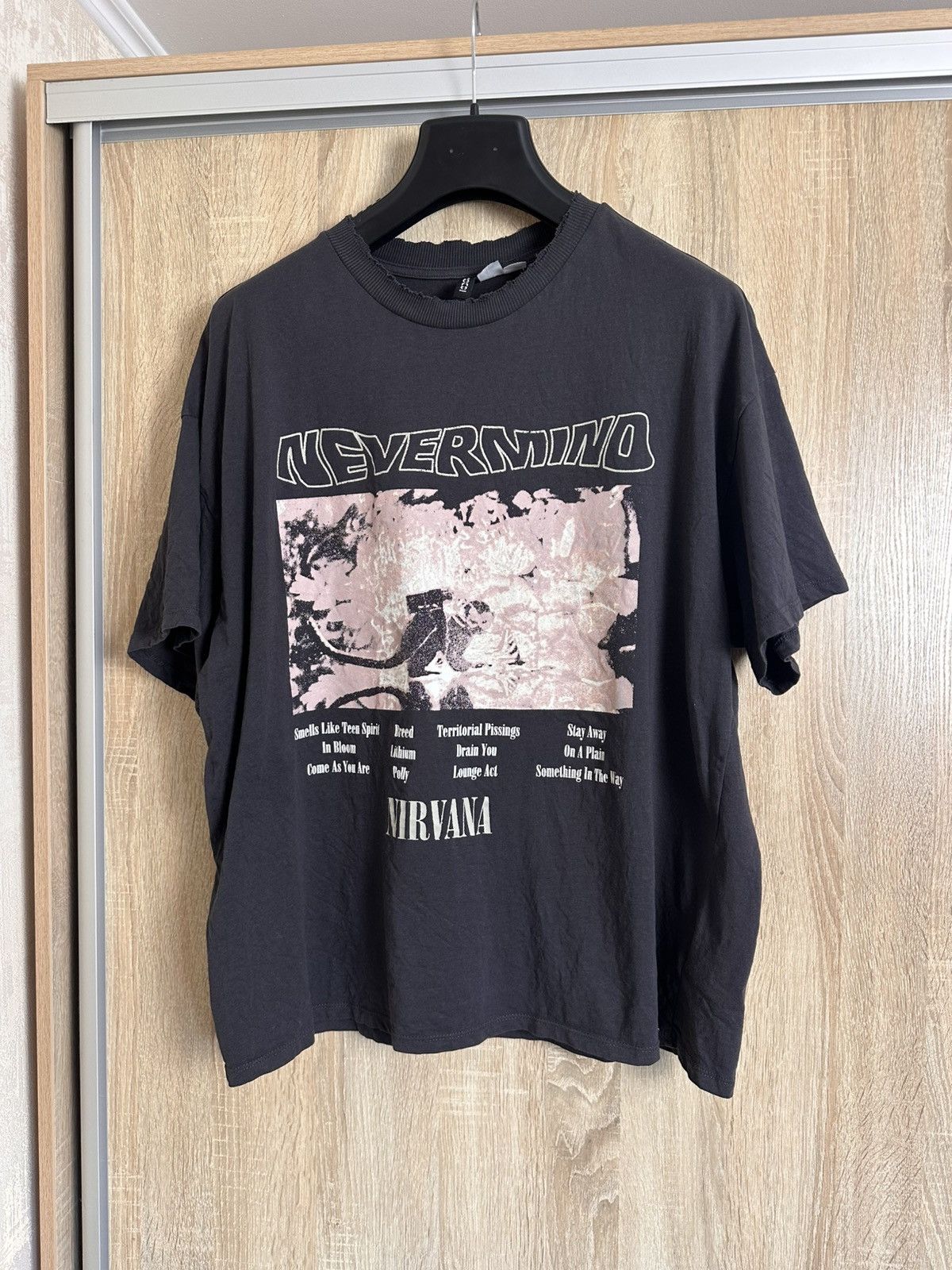 Band Tees 🔥 Nirvana Nevermind H&M Band Rock Tour T Shirt Oversize Size US L / EU 52-54 / 3 - 2 Thumbnail