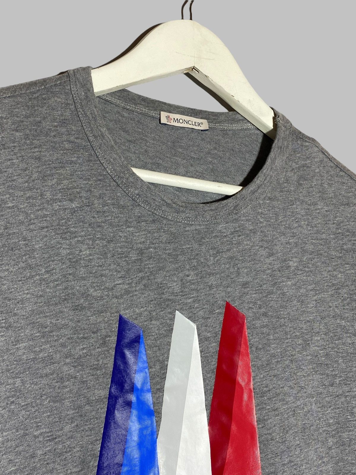 Moncler Moncler Big Logo Grey Blue Red Graphic T-Shirt Size US M / EU 48-50 / 2 - 3 Thumbnail