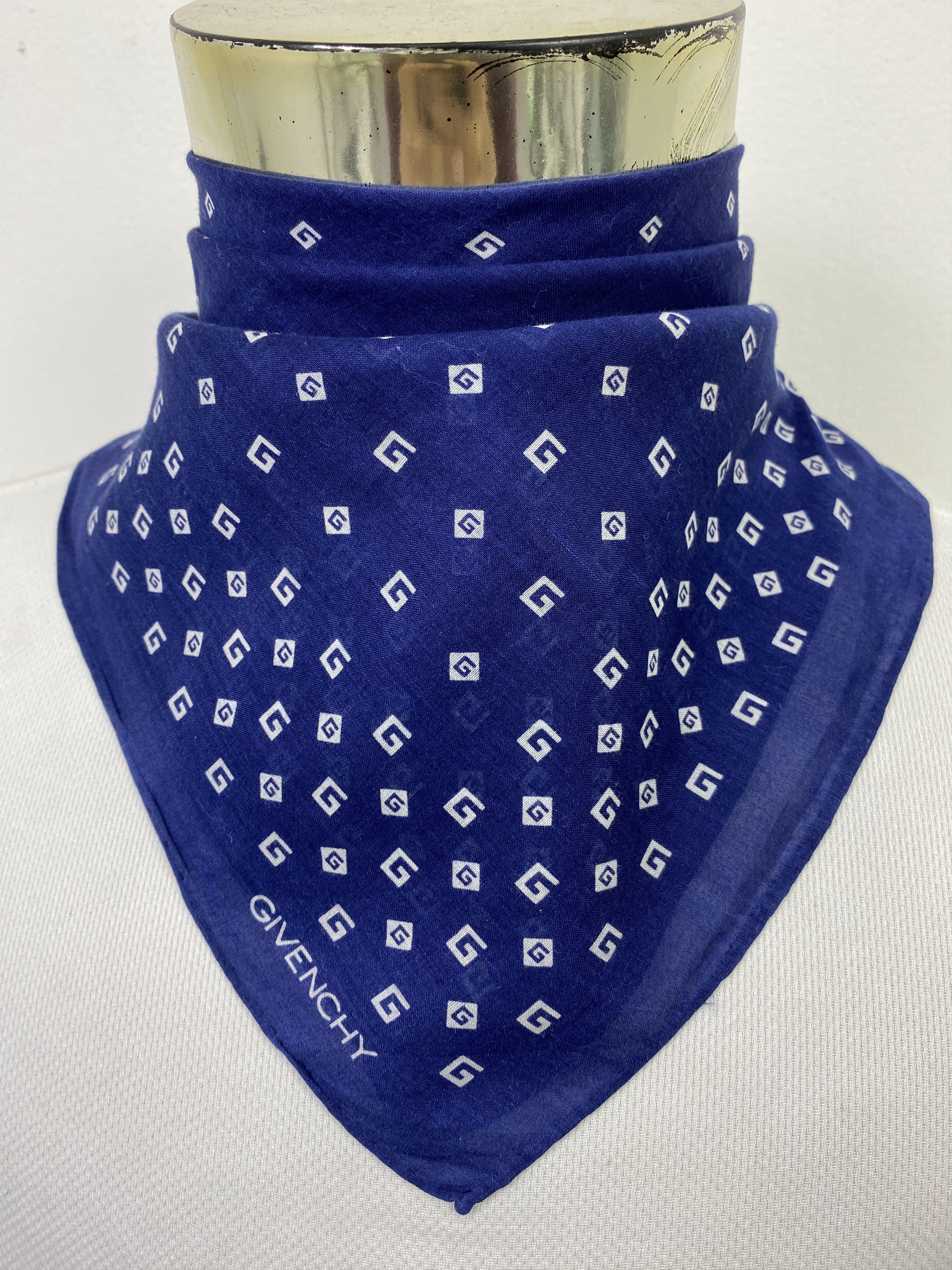 Givenchy Vintage Givenchy Handkerchief / Neckerchief KT0066 Size ONE SIZE - 1 Thumbnail