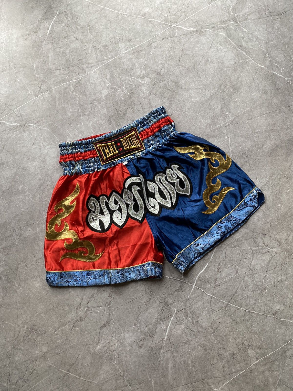 Vintage Vintage Muay Thai Boxing MMA Dragon Print Shorts Size L Size US 34 / EU 50 - 1 Thumbnail