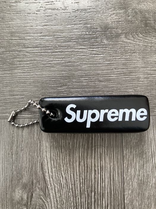 Supreme Supreme Floating Keychain (Black) | Grailed