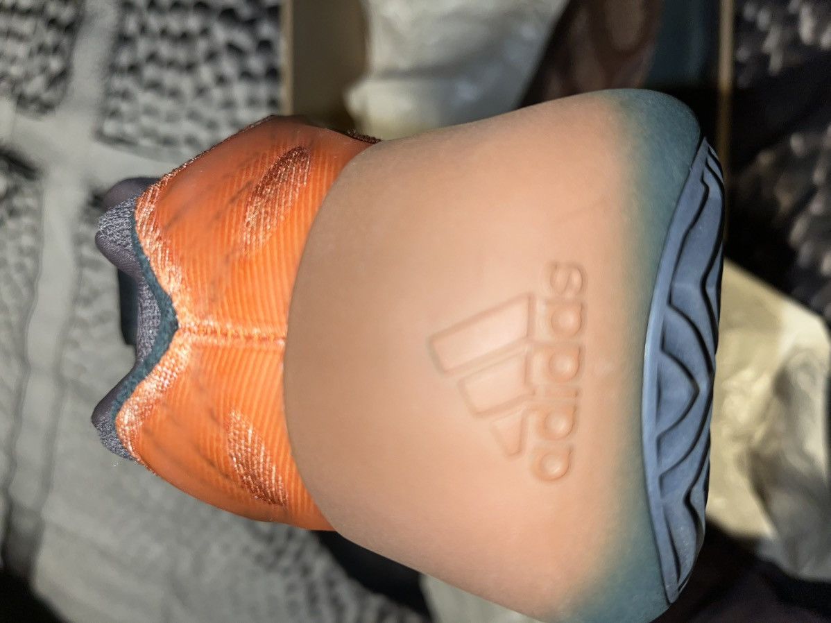 Kanye West × Yeezy YZY 700 v3 Copper Fade Size US 9 / EU 42 - 9 Thumbnail