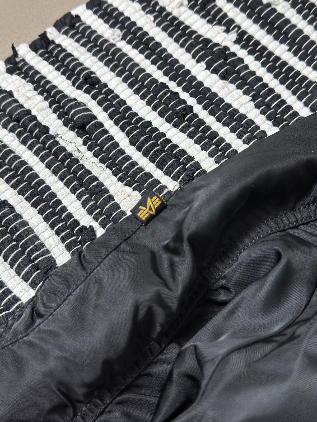 Alpha Industries VINTAGE ALPHA INDUSTRIES OVERSIZED NYLON BOMBERS Size XL / US 12-14 / IT 48-50 - 7 Thumbnail