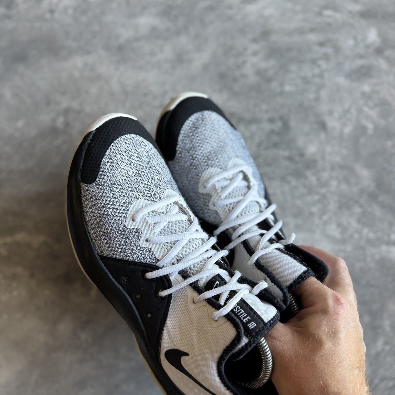 Nike Nike Air Versatile 3 Size US 9.5 / EU 42-43 - 2 Thumbnail