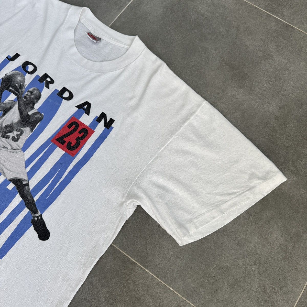 Vintage Vintage Nike Jordan Pippen Back 2 Back NBA Rare Y2K T-Shirt Size US XL / EU 56 / 4 - 6 Thumbnail