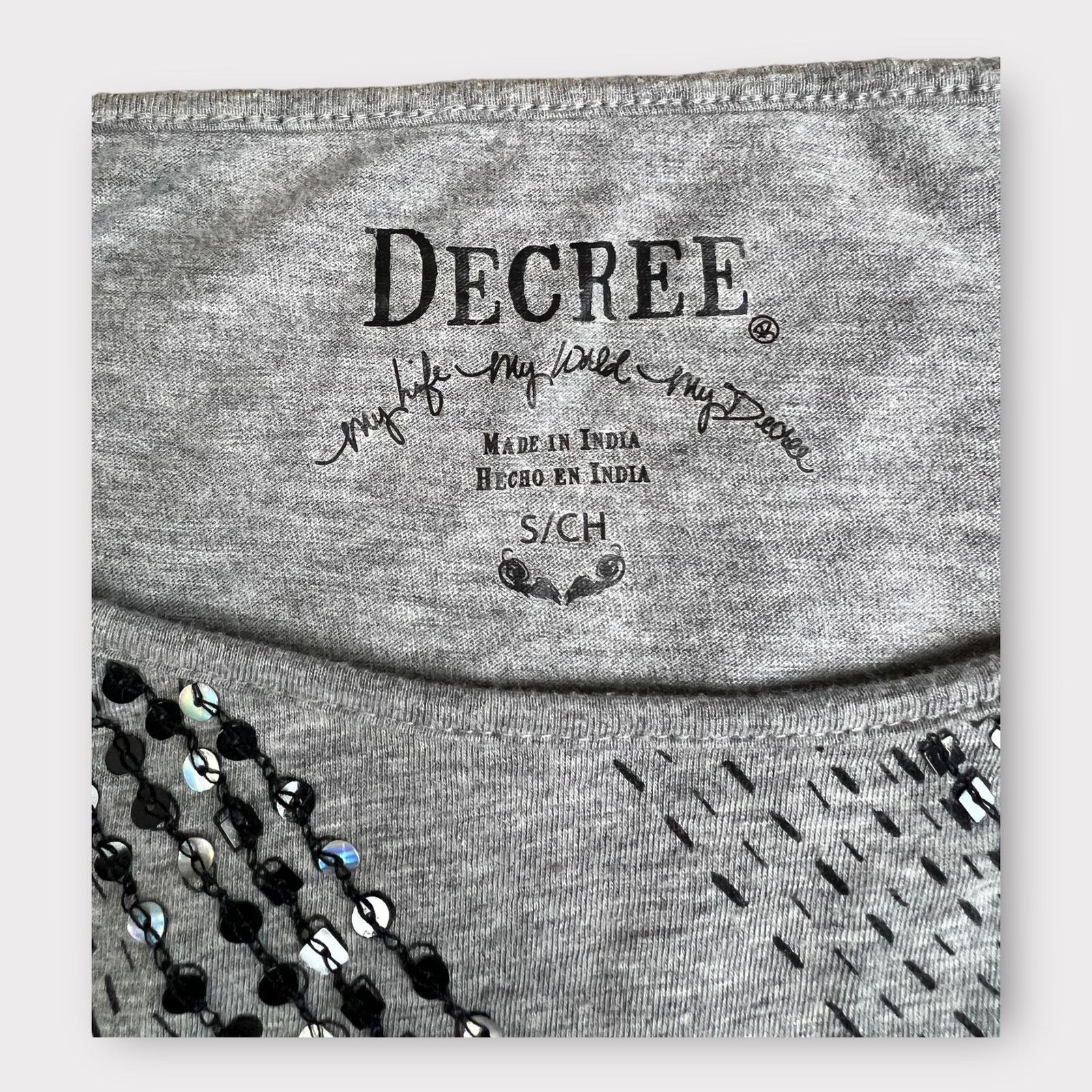 Decree Decree | Vintage Y2K Sequined Summer Grunge Tee | Small Size S / US 4 / IT 40 - 8 Thumbnail