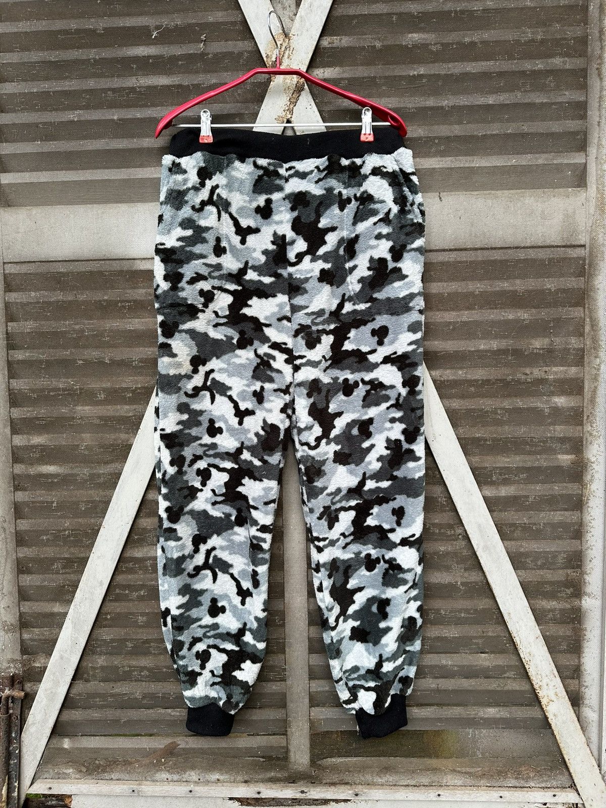 Disney 🐭Disney Mickey Mouse Fleece Camo Jogger Pants Size US 30 / EU 46 - 4 Thumbnail
