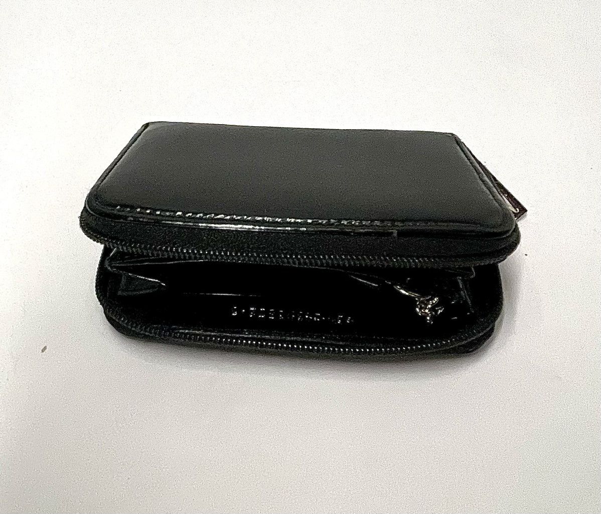 Gucci Gucci Wallet/Card Case zip around with Silver “G” charm Size ONE SIZE - 5 Thumbnail