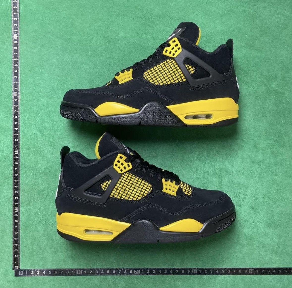 Jordan Brand Nike Air Jordan 4 Retro Thunder - authentic Size US 11 / EU 44 - 3 Thumbnail