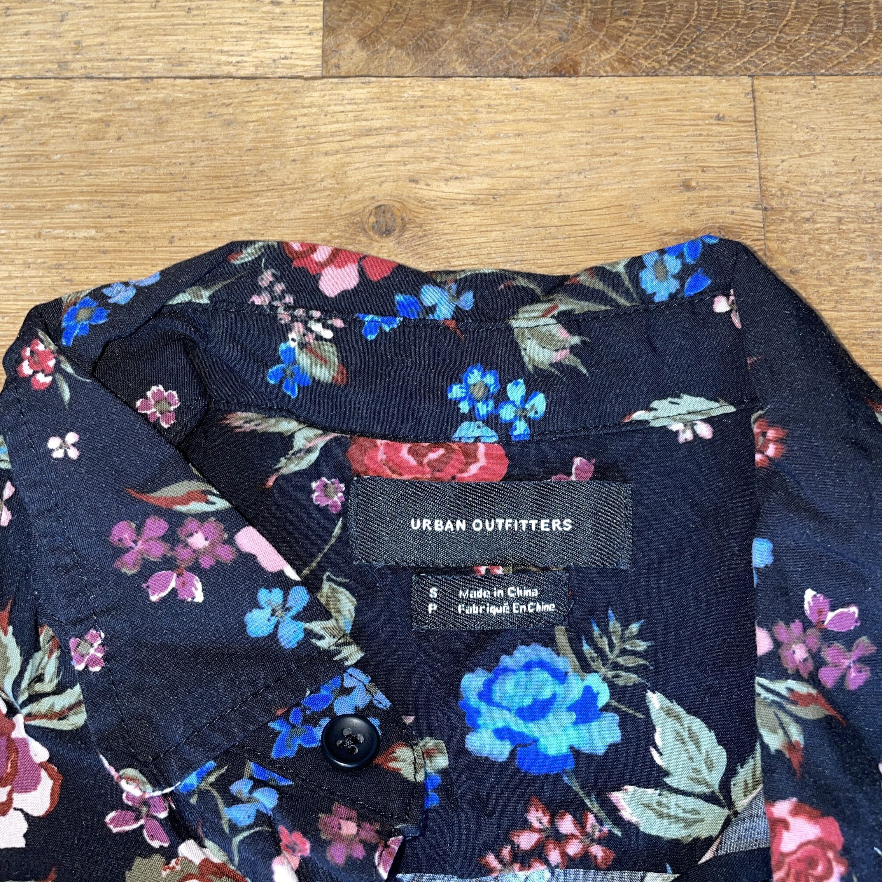Designer × Urban Outfitters Urban Outfitters Men's Trendy Holiday Shirt Rayon Size S Size US S / EU 44-46 / 1 - 2 Thumbnail