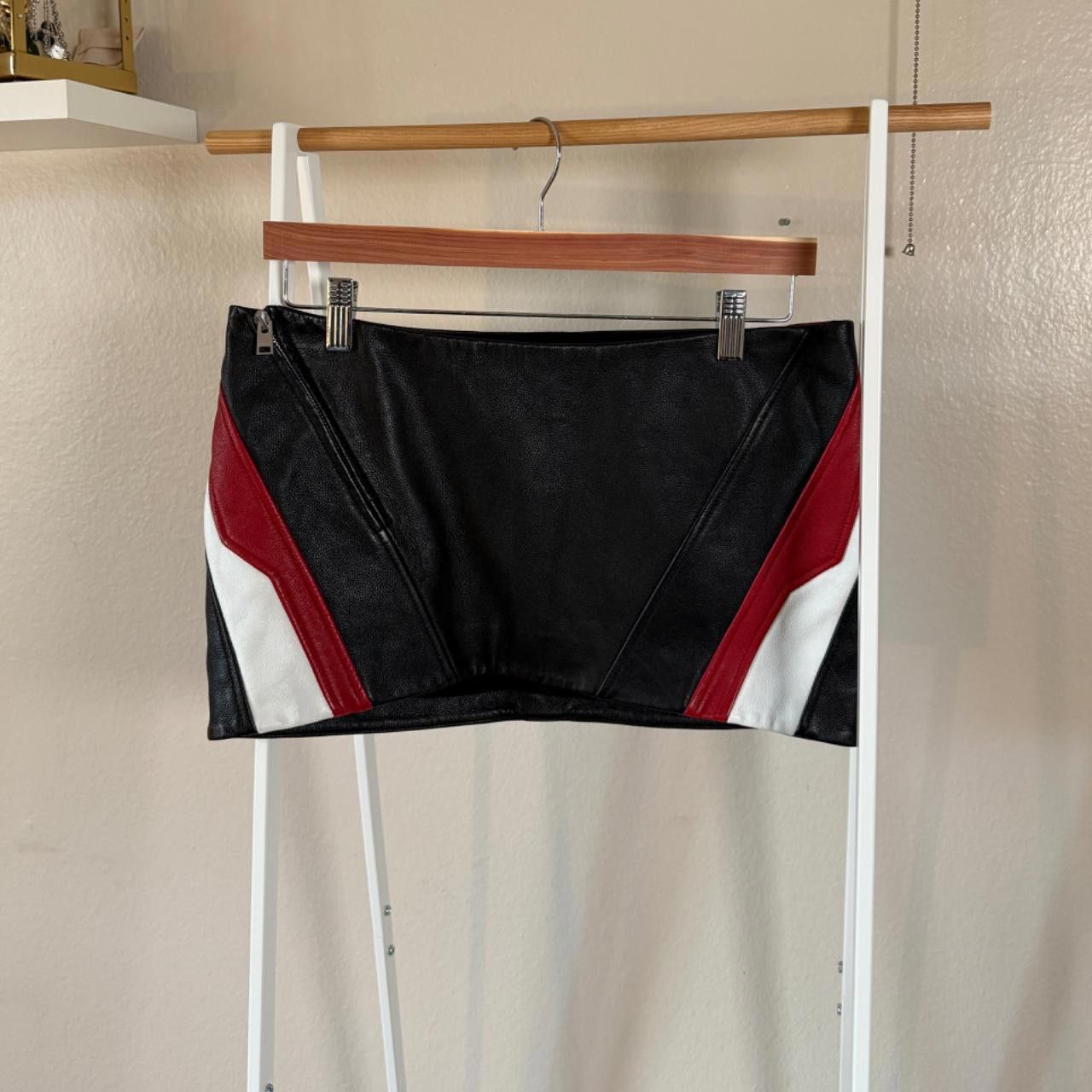 black leather mini skirt🖤