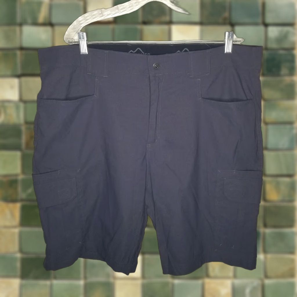 Eddie Bauer Eddie Bauer Cargo Shorts Men Size 40 Gray Stretchy Mens Size US 40 / EU 56 - 1 Thumbnail