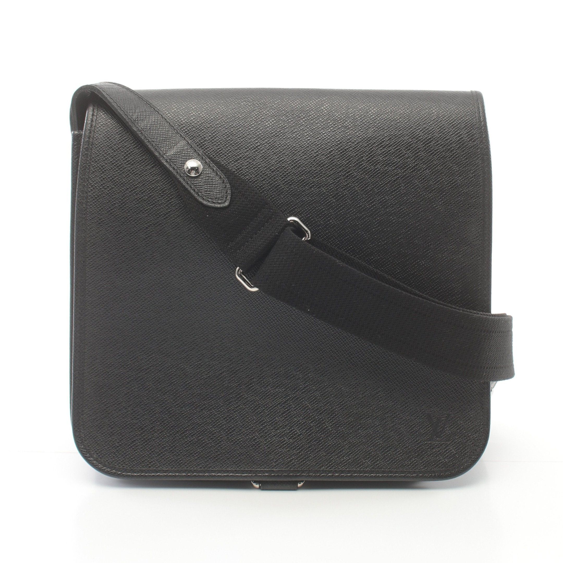 Louis Vuitton Louis Vuitton Andrei Taiga Ardoise Shoulder Bag Leather Black Size ONE SIZE - 1 Thumbnail