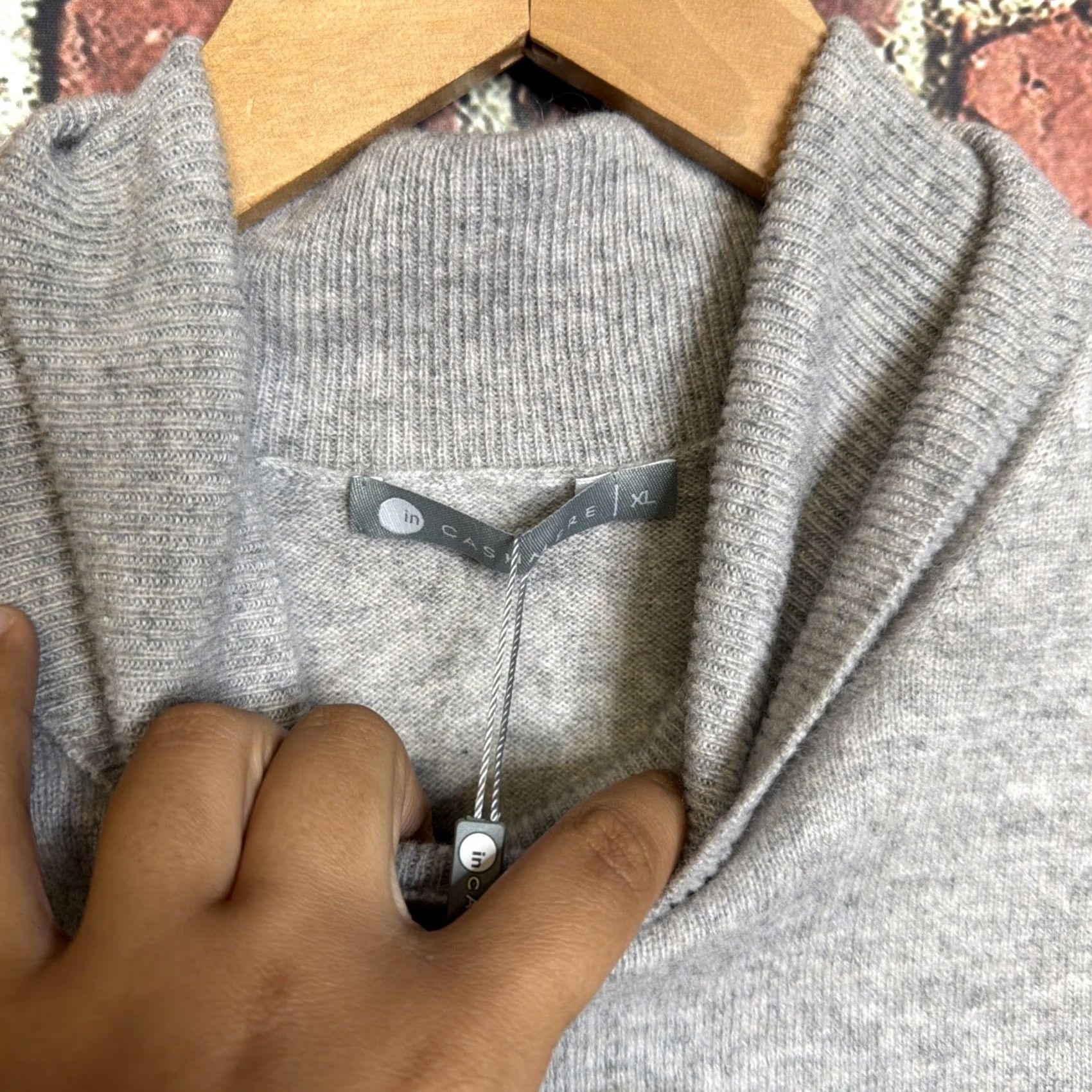 Vintage NWT In Cashmere Women's Sleeveless Turtleneck Size XL Gray Cashmere Pullover Knit Shirt Casual Velvety Classic Preppy City Winter Fall Spring Size XL / US 12-14 / IT 48-50 - 3 Thumbnail
