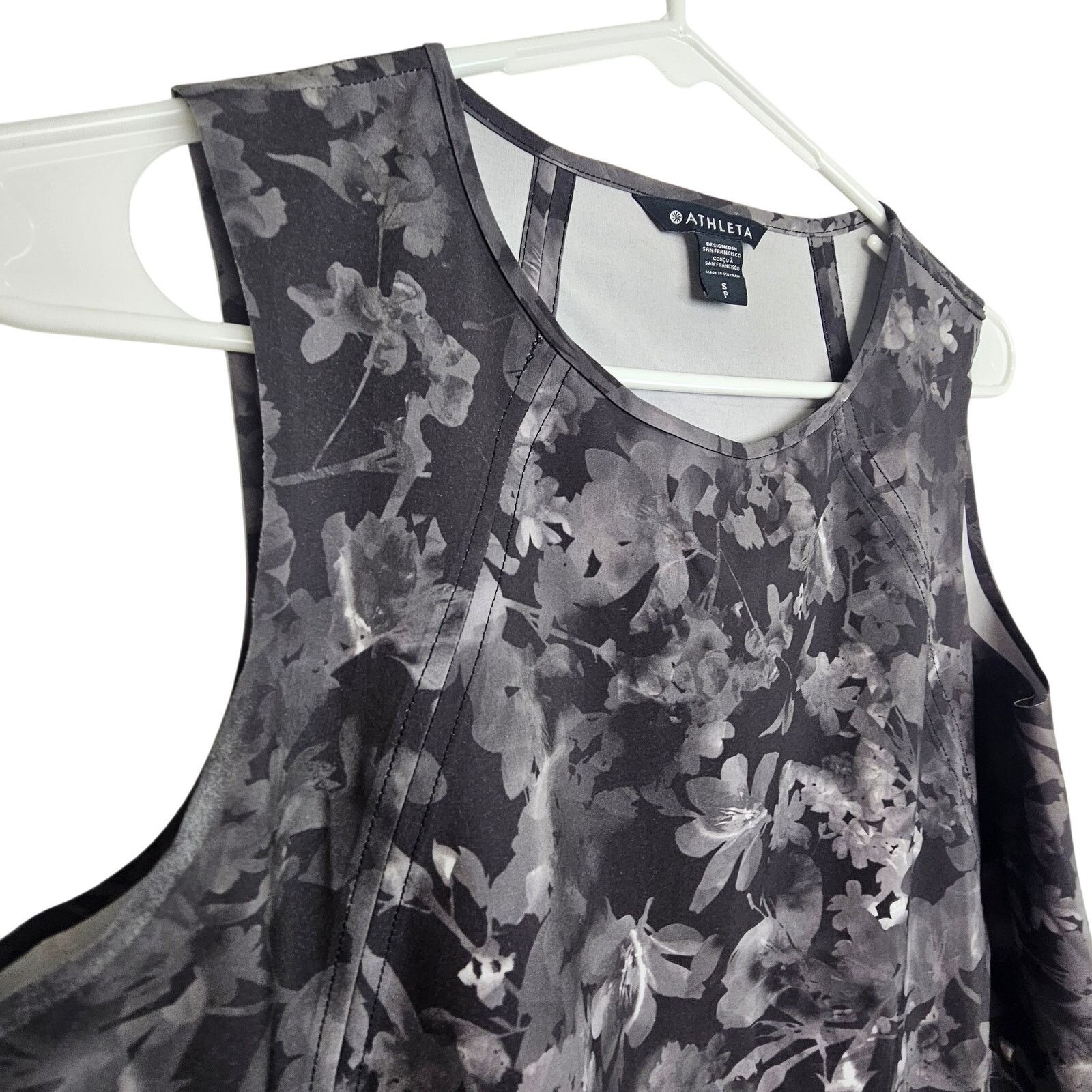 Athleta Athleta Tank Top Women S Zephyr Refined Floral Abstract Size S / US 4 / IT 40 - 5 Thumbnail