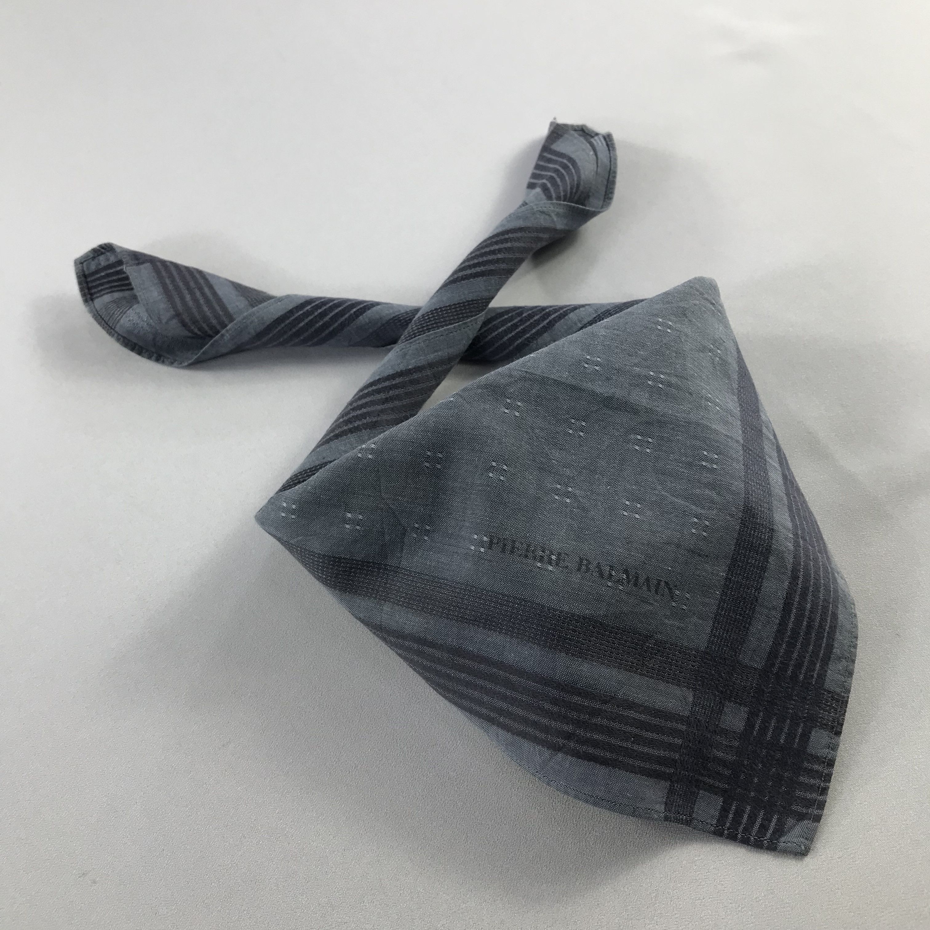 Pierre Balmain Pierre Balmain Handkerchief / Bandana / Neckerchief C772 Size ONE SIZE - 2 Thumbnail